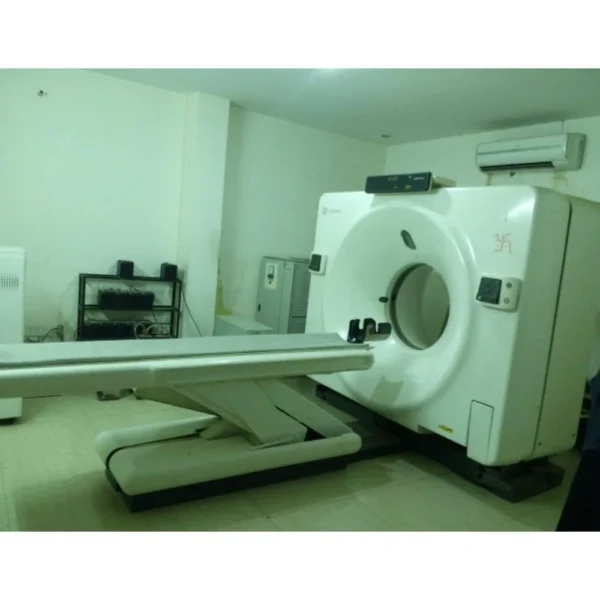 GE Hispeed Dual Slice CT Scanner - Image 3